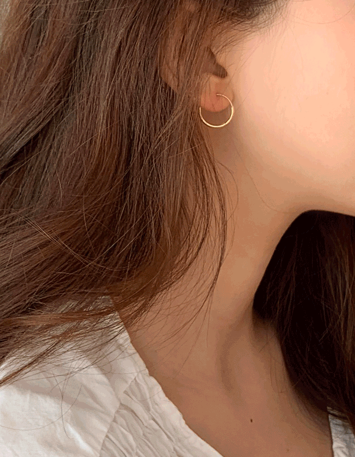 Simple ring earring